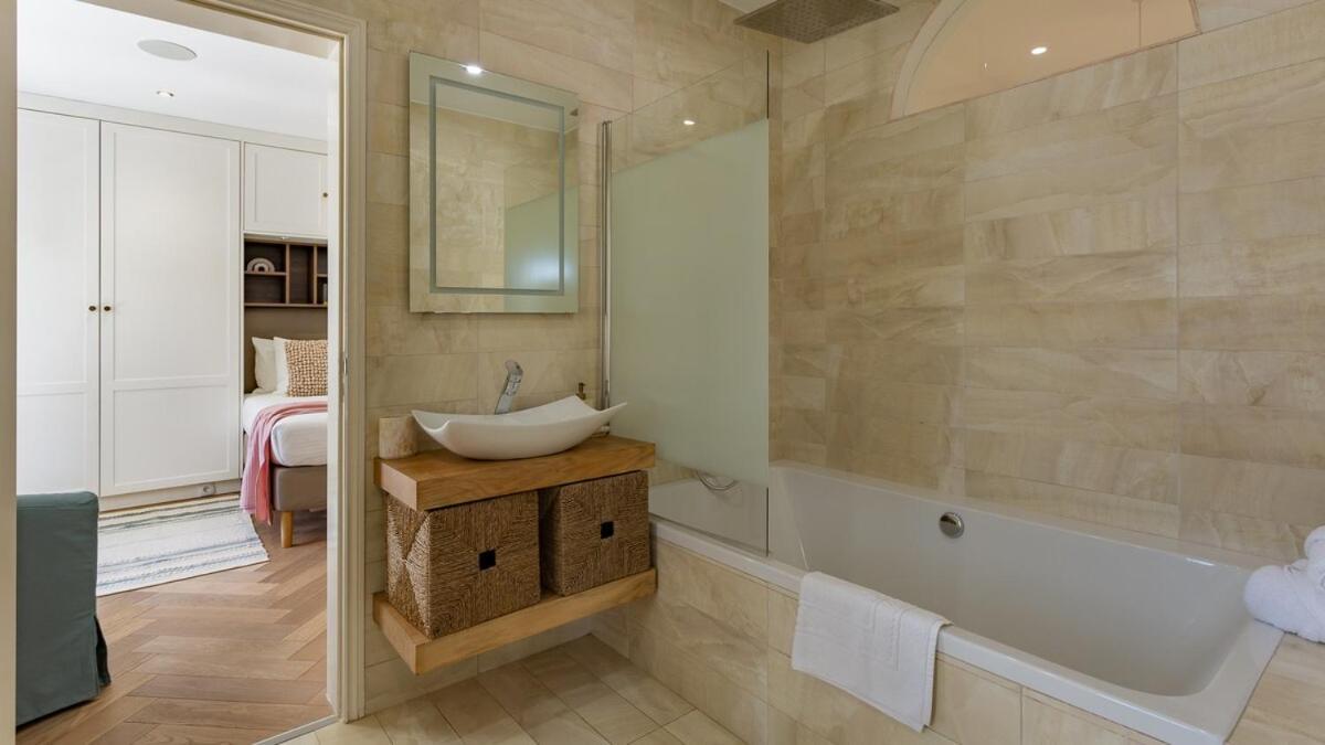 Goya 5 Bedrooms *